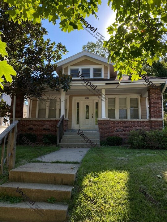 5319 Charlotte St in Kansas City, MO - Building Photo