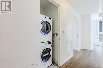 1 Quarrington Lane in North York, ON - Building Photo - Building Photo