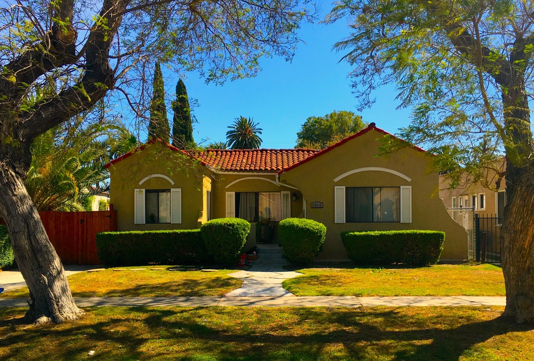 5208 W 20th St in Los Angeles, CA - Foto de edificio