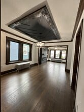 2535 N Linder Ave, Unit 1F in Chicago, IL - Foto de edificio - Building Photo