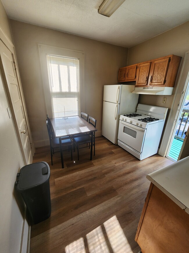 701 Grant Ave, Unit 2 in Morgantown, WV - Foto de edificio - Building Photo