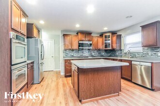 1303 Windswept Dr in Greenwood, IN - Foto de edificio - Building Photo