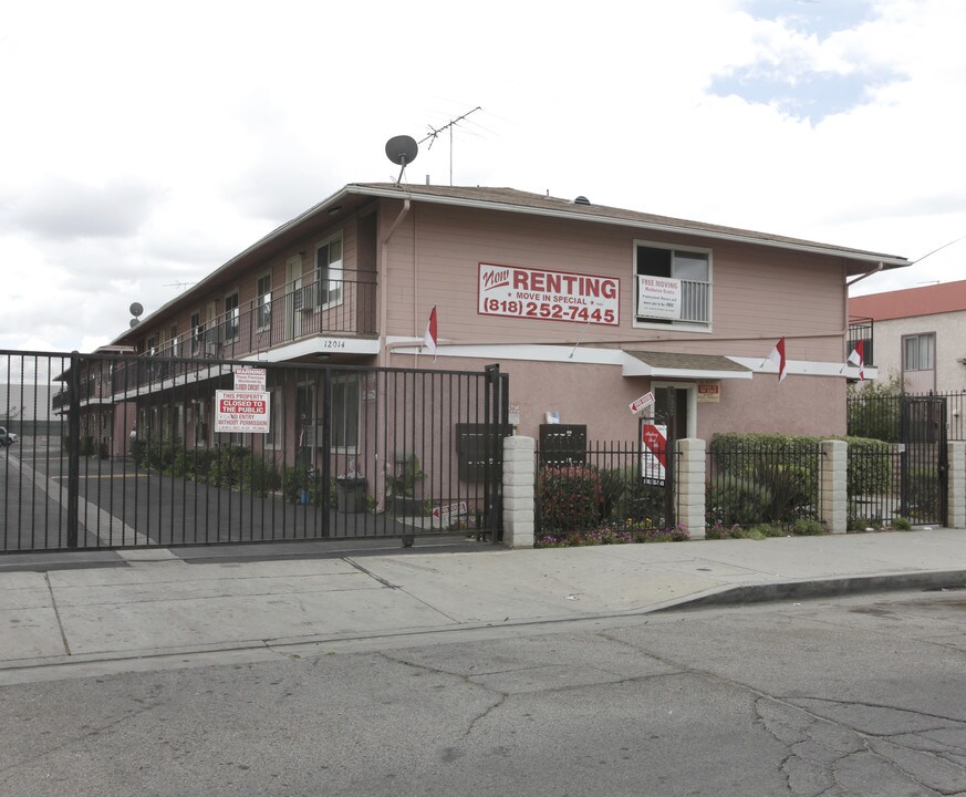 Sun Valley Apartments in Sun Valley, CA - Building Photo