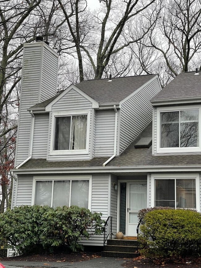 property at 20 E Pembroke Rd