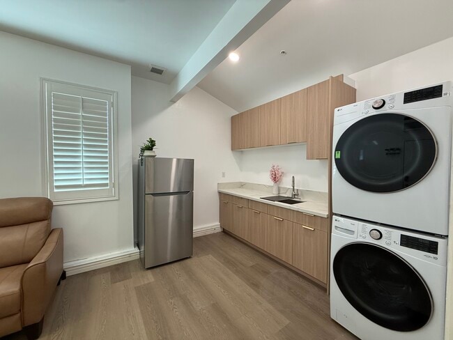 16004 Cascade Dr in Fontana, CA - Building Photo - Building Photo