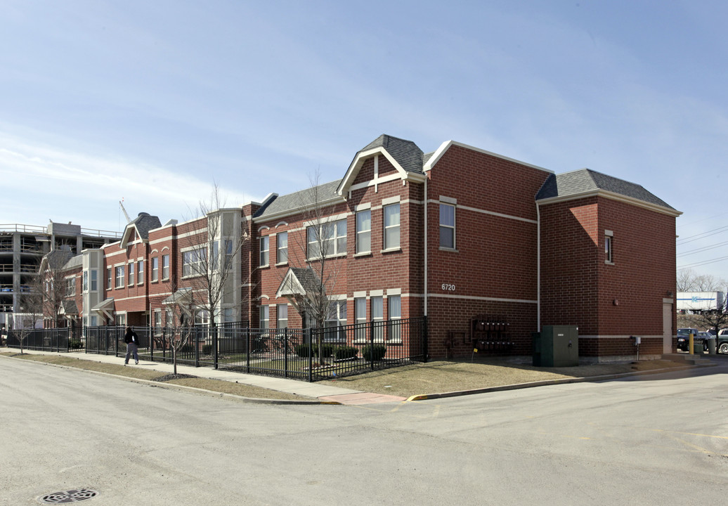 Midway Village in Chicago, IL - Building Photo