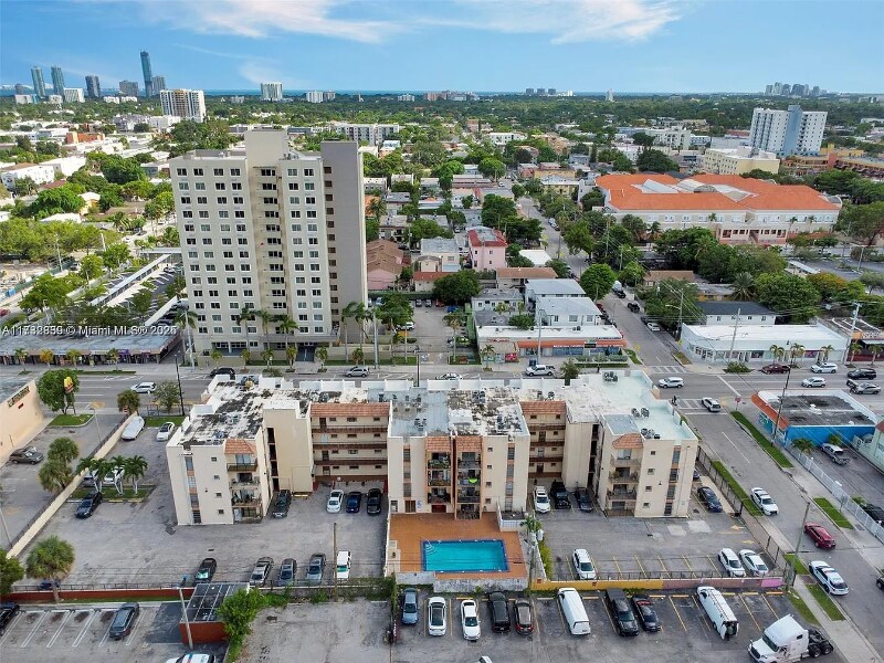 1050 SW 1st St in Miami, FL - Building Photo