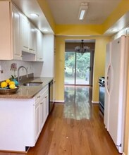 214 Manahan Ct in East Brunswick, NJ - Building Photo - Building Photo