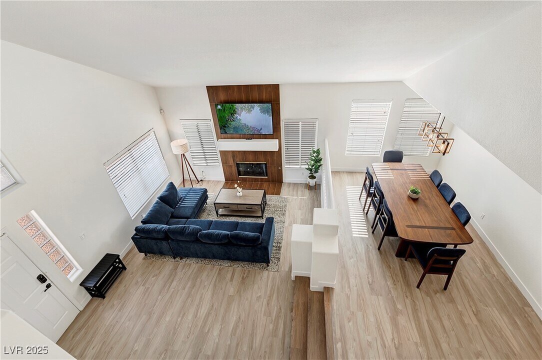 9156 Sapphire Point Ave in Las Vegas, NV - Building Photo