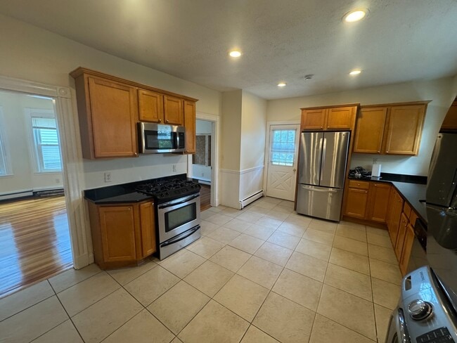 64 Fisher Ave, Unit 3 in Boston, MA - Foto de edificio - Building Photo