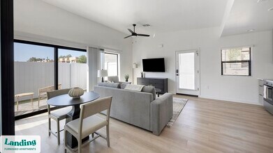 2121 W Butler Dr, Unit 4.1408863 in Phoenix, AZ - Building Photo - Building Photo