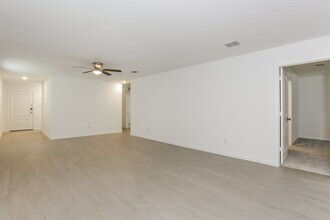 106 Willow Wy in Wilmer, TX - Building Photo - Building Photo