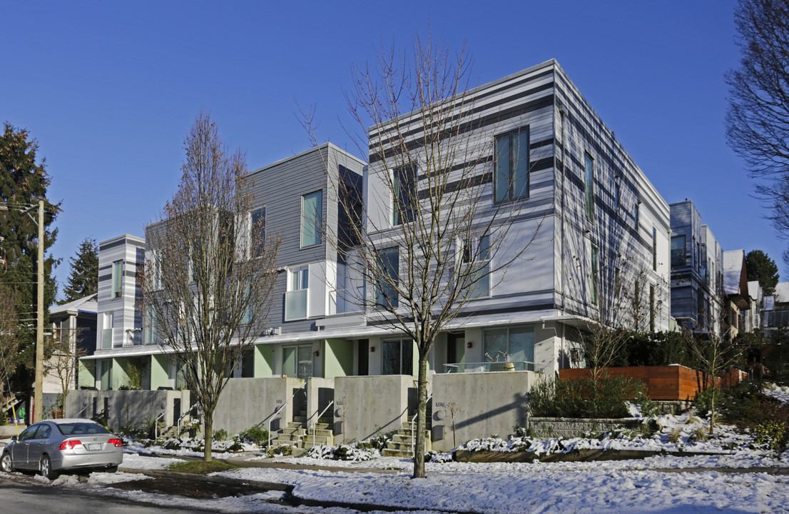 Grandview Cascades in Vancouver, BC - Building Photo