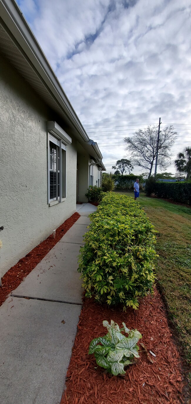 407 Crossfield Cir in Naples, FL - Foto de edificio - Building Photo