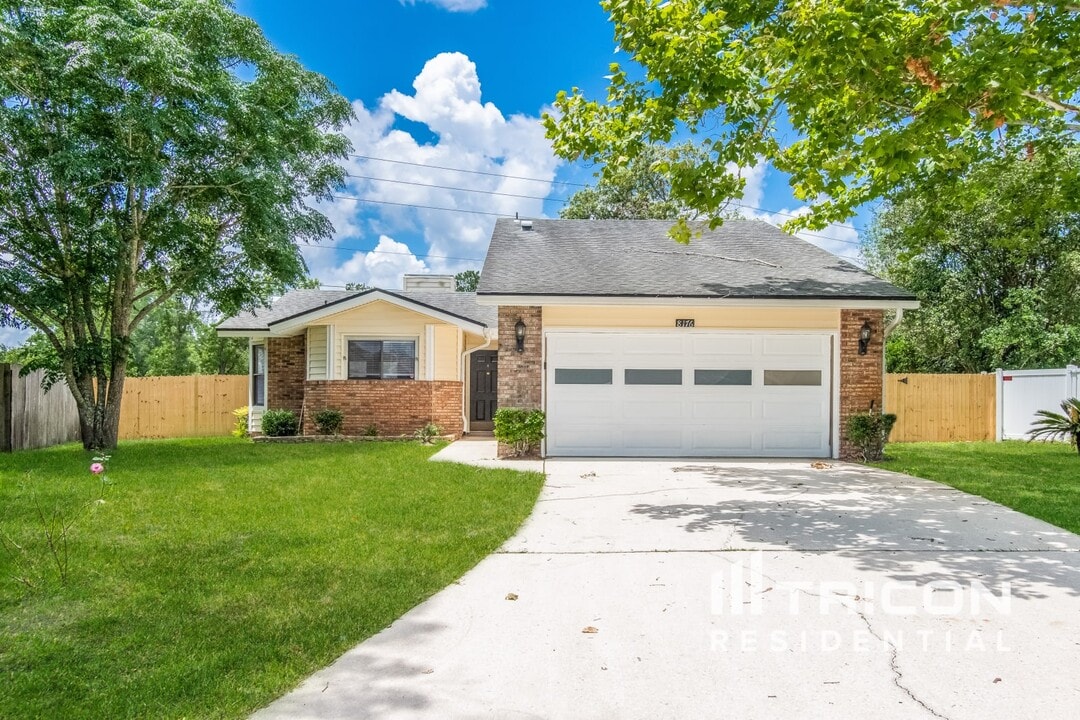 8176 Fort Lee Trail in Jacksonville, FL - Building Photo