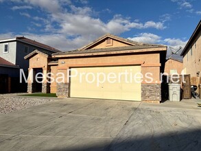 9377 Agave Dr in Hesperia, CA - Building Photo - Building Photo