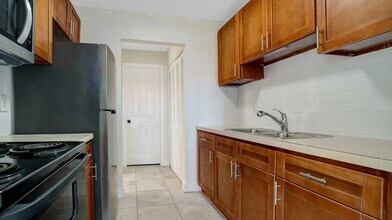 Parkside Apartments in South Daytona, FL - Foto de edificio - Building Photo