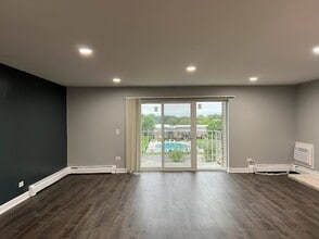 10373 Dearlove Rd in Glenview, IL - Building Photo - Building Photo