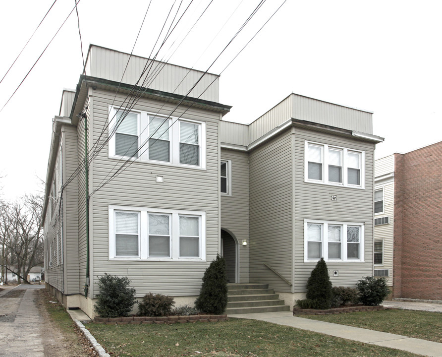 228 E 1st Ave in Roselle, NJ - Building Photo