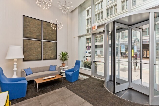 8 E Randolph St in Chicago, IL - Foto de edificio - Building Photo