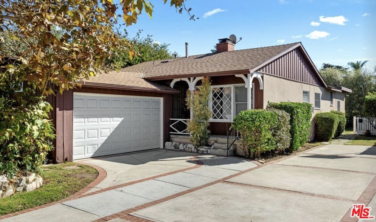 11130 Greenlawn Ave in Culver City, CA - Foto de edificio