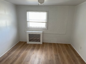 564 S Main St in Hightstown, NJ - Building Photo - Building Photo