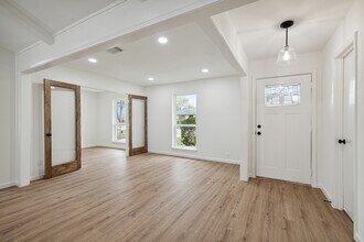 9719 Springmont Dr in Houston, TX - Building Photo - Building Photo