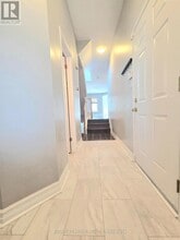 232 Meadowbreeze Dr in Ottawa, ON - Building Photo - Building Photo