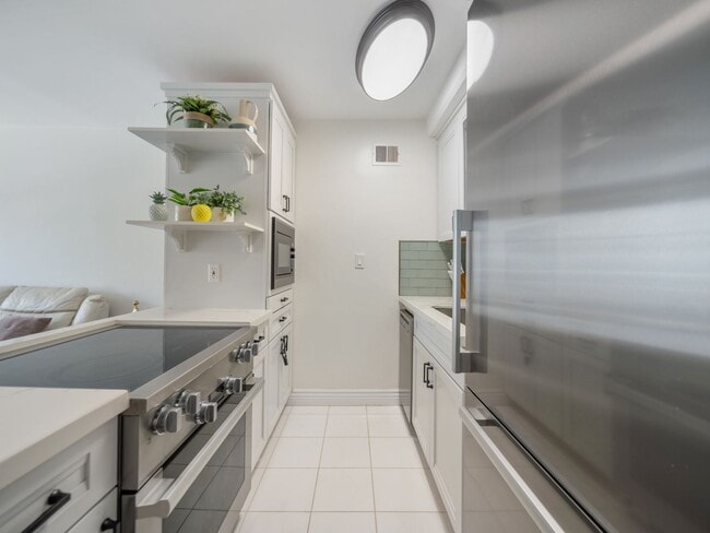 445 Kaiolu St in Honolulu, HI - Building Photo - Building Photo