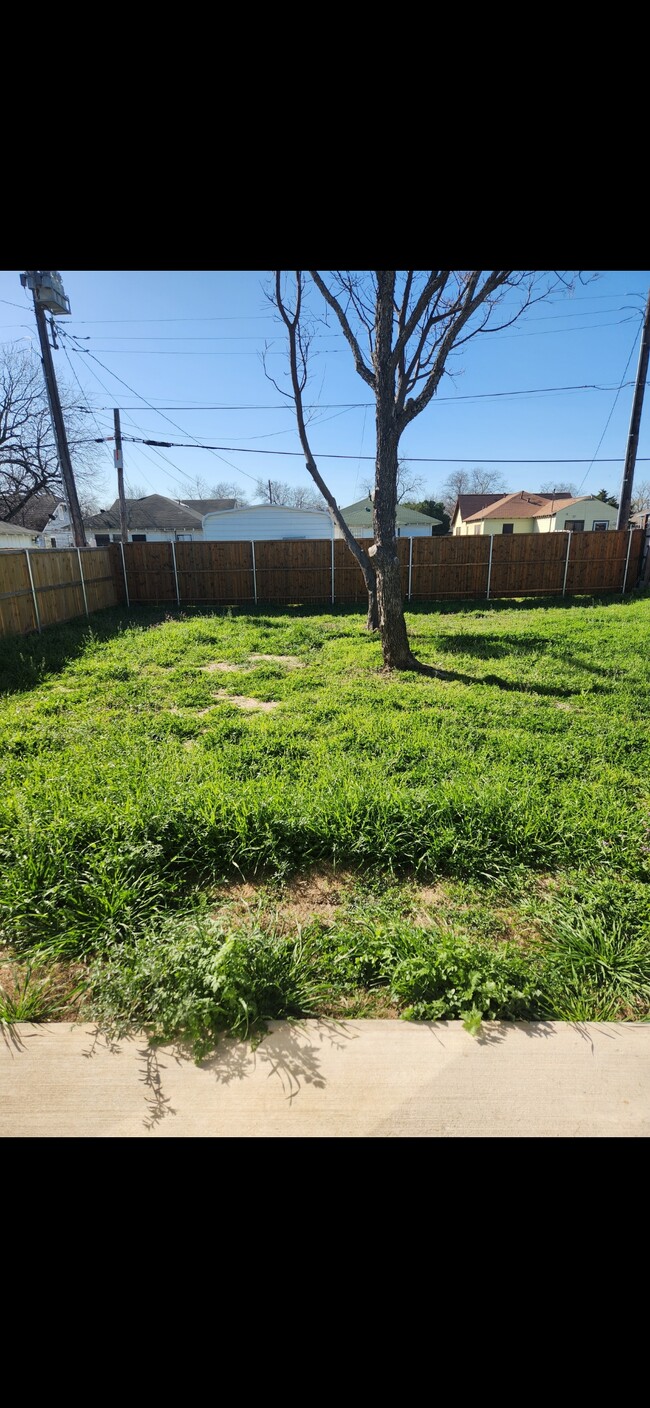 1322 Strickland St in Dallas, TX - Building Photo - Building Photo