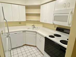 135 Pleasant St in Brookline, MA - Building Photo - Building Photo