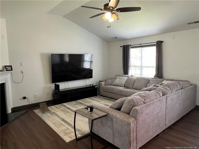 142 Crestwood Ln in Raeford, NC - Building Photo - Building Photo