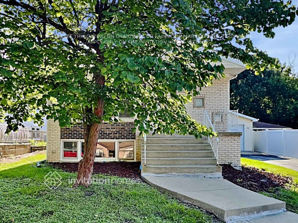 16142 Grove Ave in Oak Forest, IL - Foto de edificio