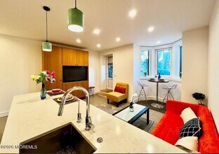 71 Booraem Ave in Jersey City, NJ - Foto de edificio - Building Photo