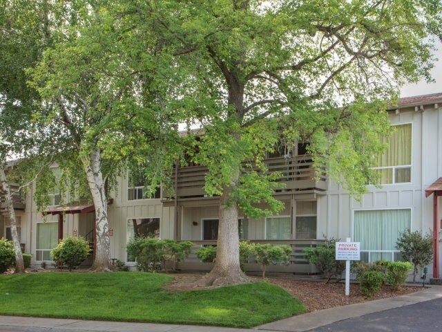 Redwood Park Apartments in Chico, CA - Building Photo - Building Photo