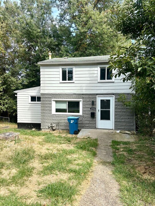 1550 Banfield St in Pittsburgh, PA - Building Photo