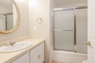 1328 Brownswood Dr in Brownsburg, IN - Foto de edificio - Building Photo