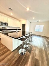 4821 Spanish River St in North Las Vegas, NV - Foto de edificio - Building Photo
