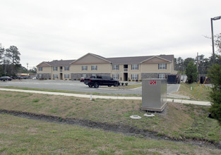 Bella Apartments in Jacksonville, NC - Building Photo - Building Photo