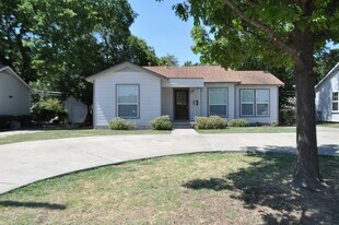 1243 Centerville Rd in Dallas, TX - Building Photo