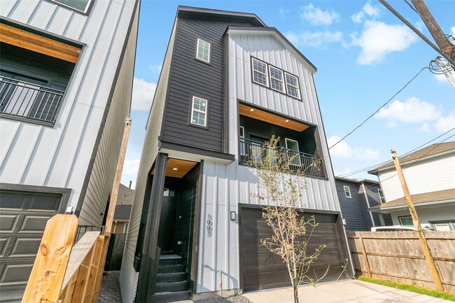 property at 1007 E 33rd St