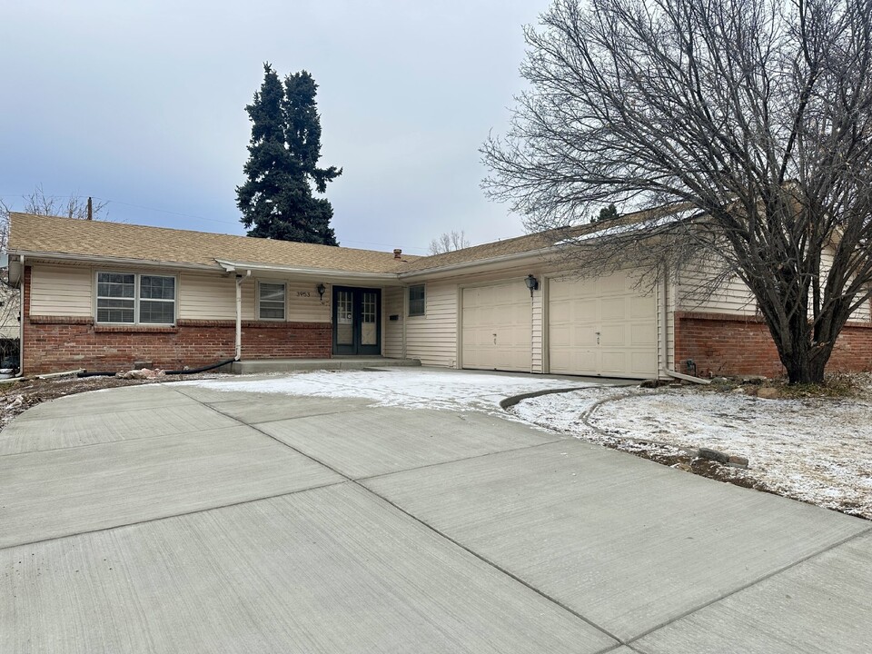 3953 E Briarwood Ave in Centennial, CO - Building Photo