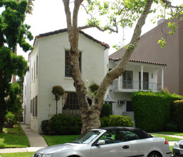 114 N Almont Dr in Beverly Hills, CA - Building Photo - Building Photo