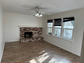 16 Lemon Dr in Camarillo, CA - Building Photo