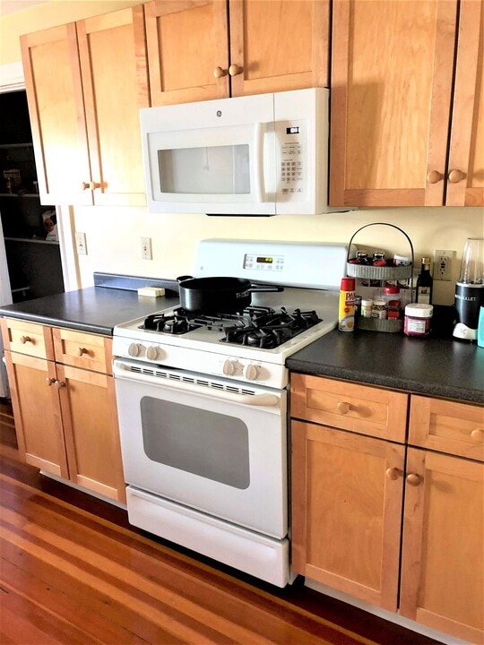41 Bay State Ave, Unit 3 in Somerville, MA - Building Photo