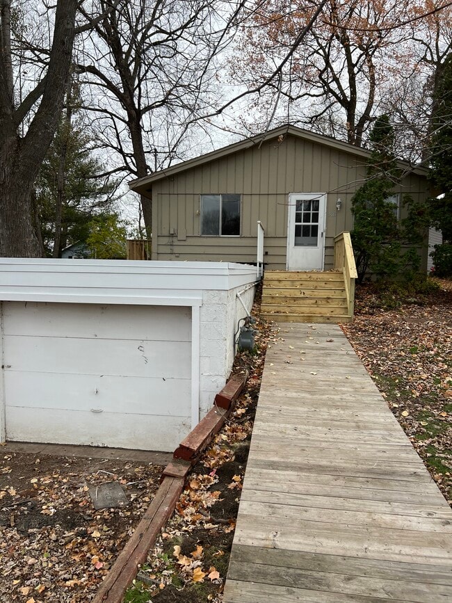 property at 5013 Shoreline Dr