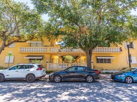 65 Washington Ave, Unit 2-03 in Miami Beach, FL - Building Photo