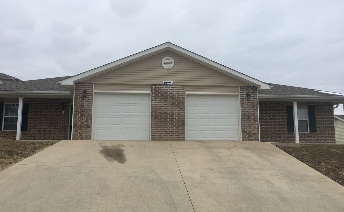 20993 Honest Ln-Unit -A in St. Robert, MO - Building Photo
