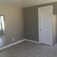 2305 30th St in Lubbock, TX - Building Photo - Building Photo