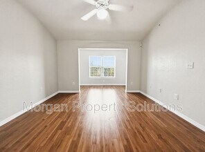 5463 Vineland Rd in Orlando, FL - Building Photo - Building Photo